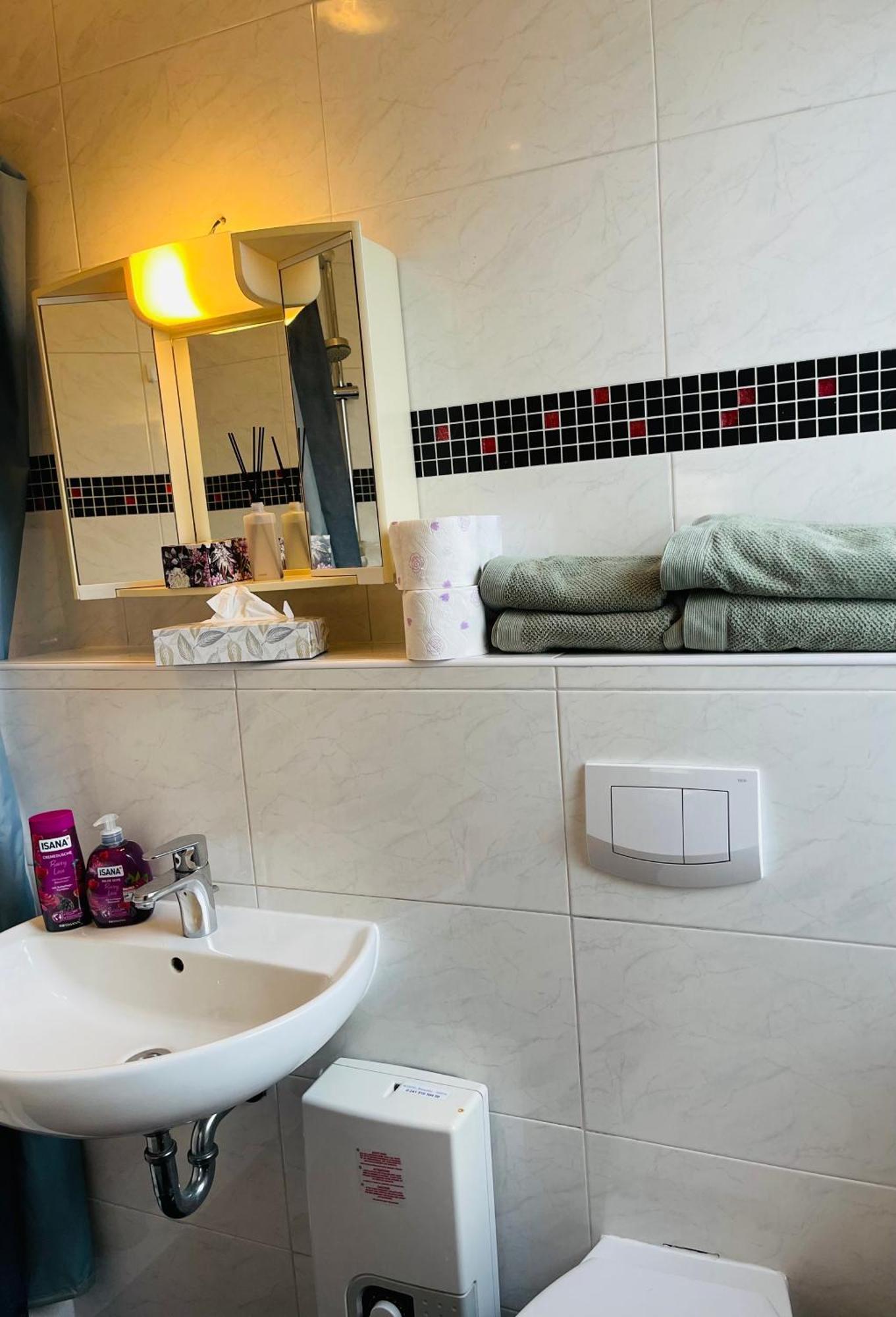 Hotel Shelby Apartments Garbsen Esterno foto